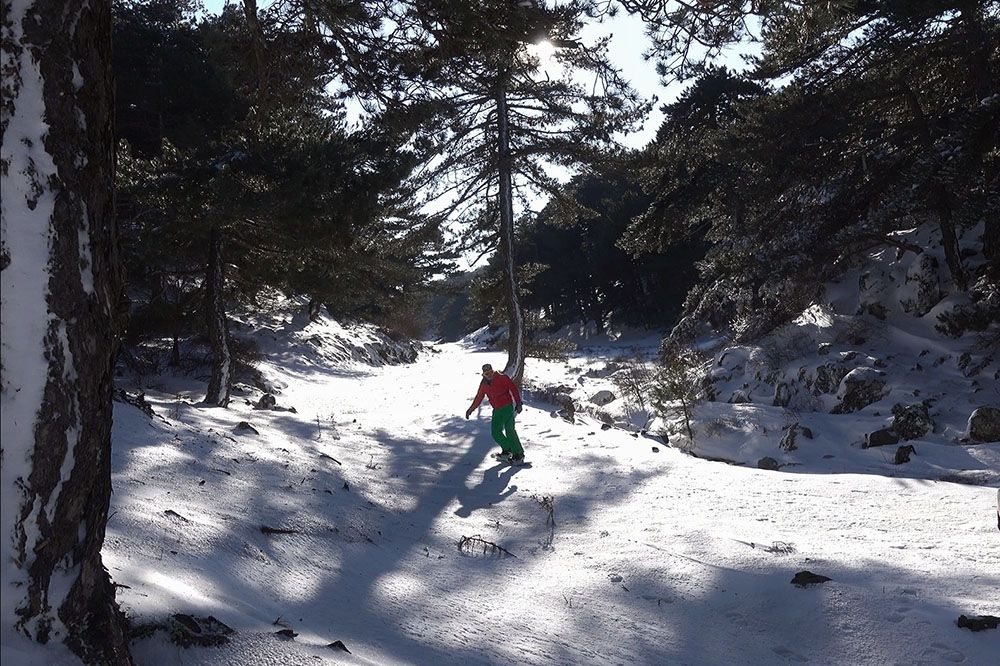 Kar yağınca bambaşka bir güzelliğe bürünen harika bir dağ Spil Dağı.